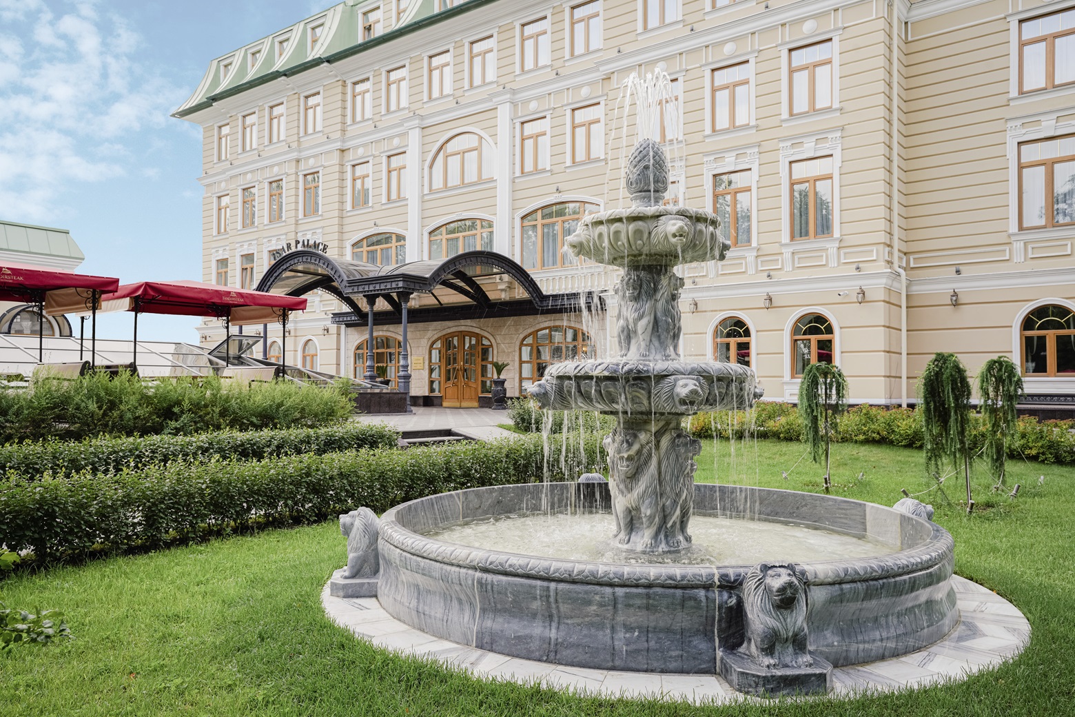 Фасад Tsar Palace Luxury Hotel&Spa.jpg